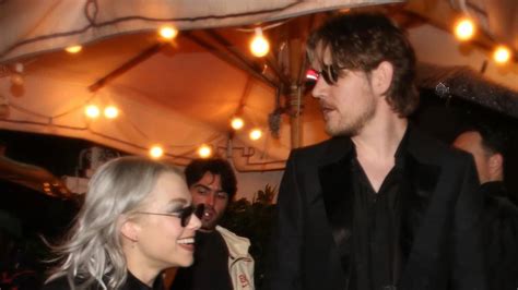 phoebe bridgers boob|Phoebe Bridgers makes a rare appearance with boyfriend Bo。